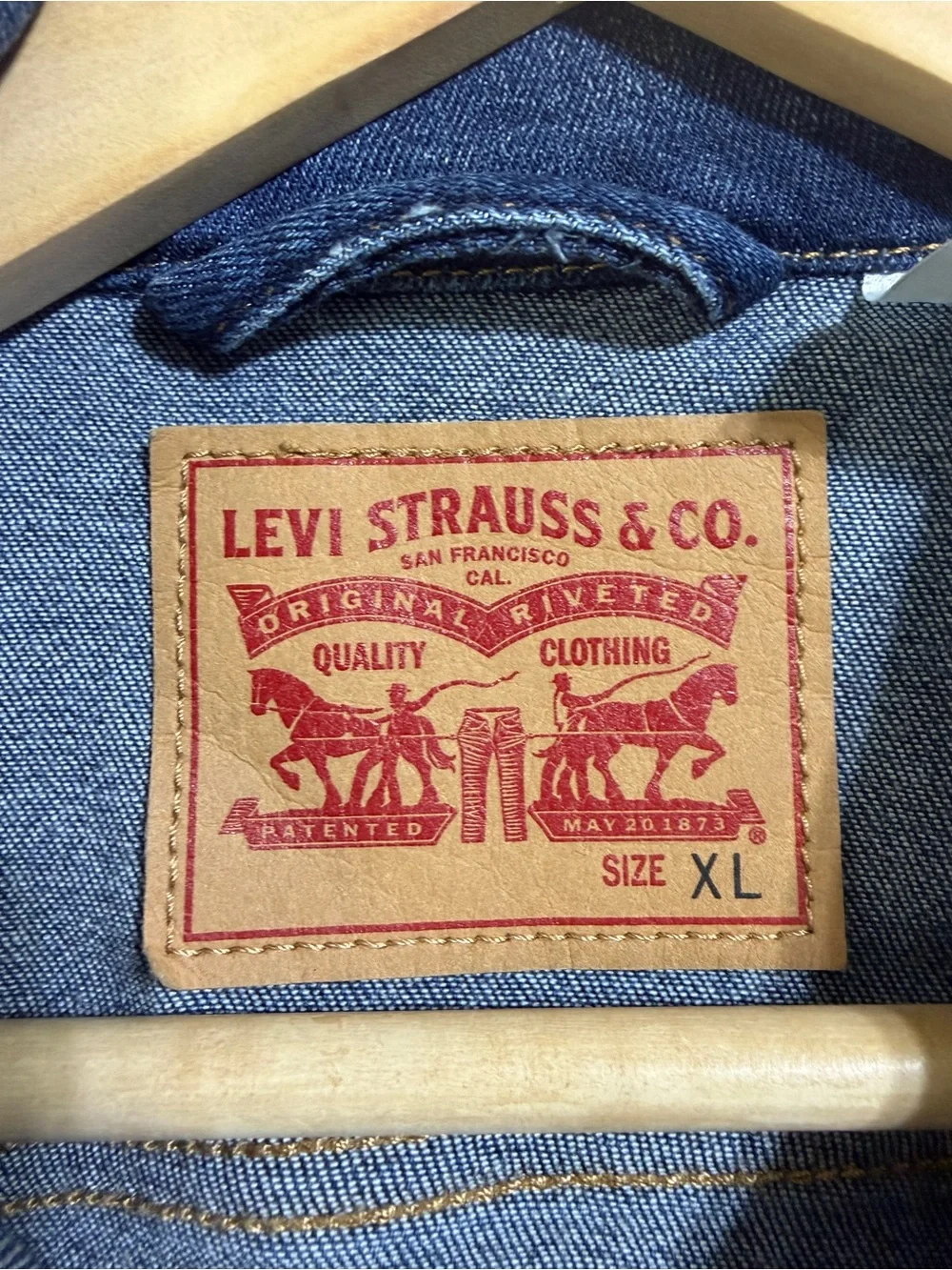 Levi’s original women’s trucker jean denim jacket medium wash size XL
